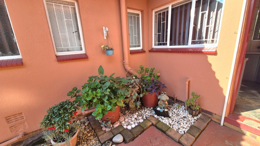 3 Bedroom Property for Sale in Roodia Free State